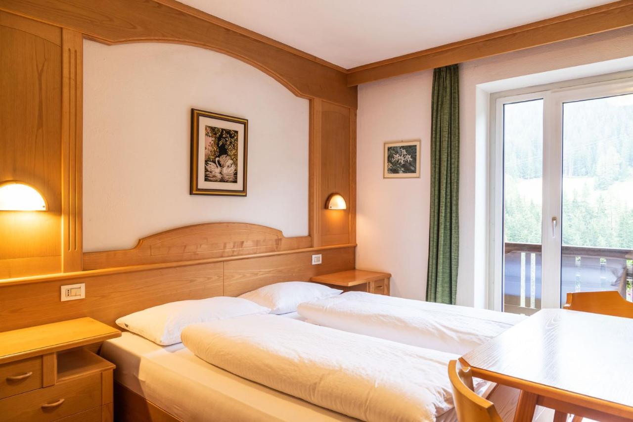 ラ・ヴィッラ Garni Juri Bed & Breakfast エクステリア 写真