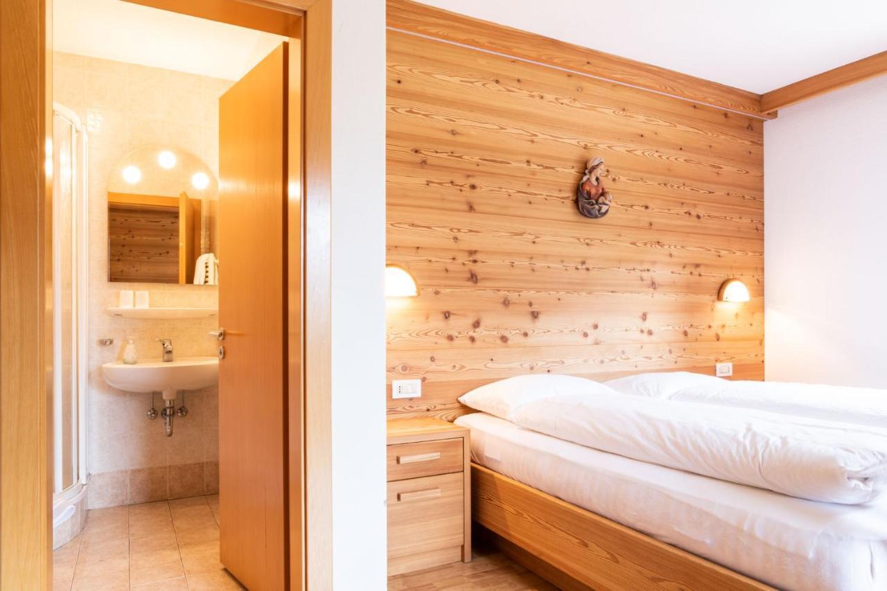 ラ・ヴィッラ Garni Juri Bed & Breakfast エクステリア 写真