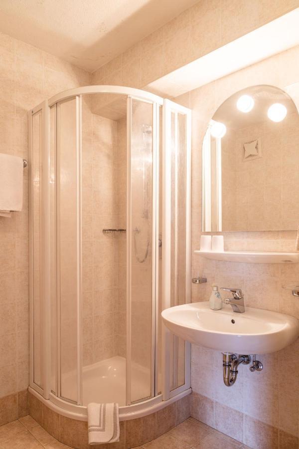 ラ・ヴィッラ Garni Juri Bed & Breakfast エクステリア 写真