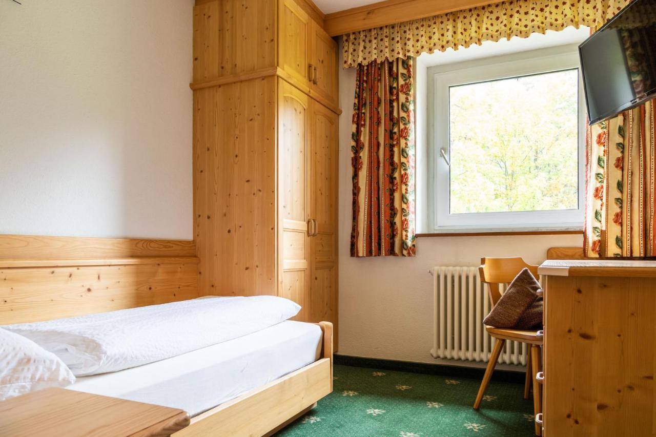 ラ・ヴィッラ Garni Juri Bed & Breakfast エクステリア 写真